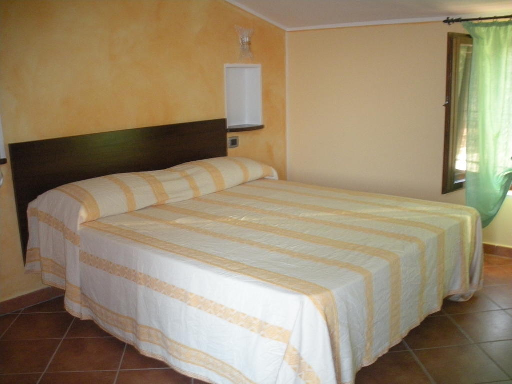 Agritursmo Montesalerno Villa Diamante Szoba fotó
